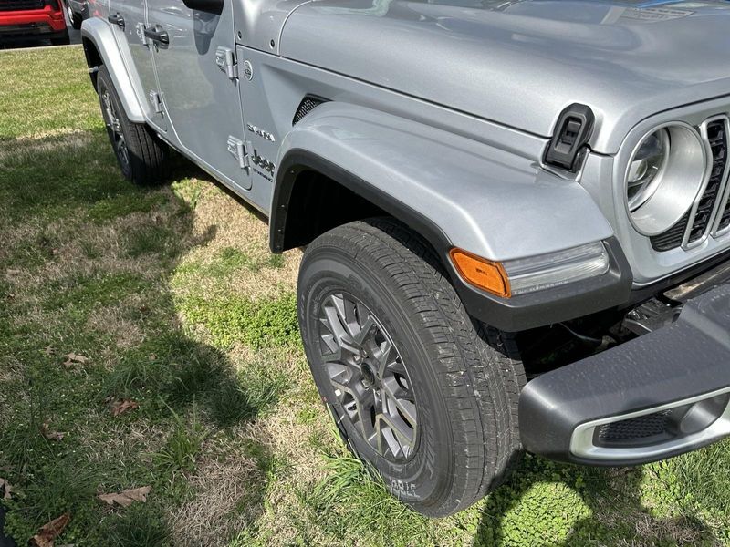 2024 Jeep Wrangler 4-door SaharaImage 4