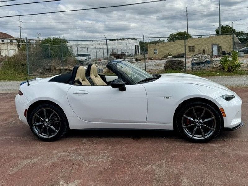 2019 Mazda MX-5 Miata ClubImage 5