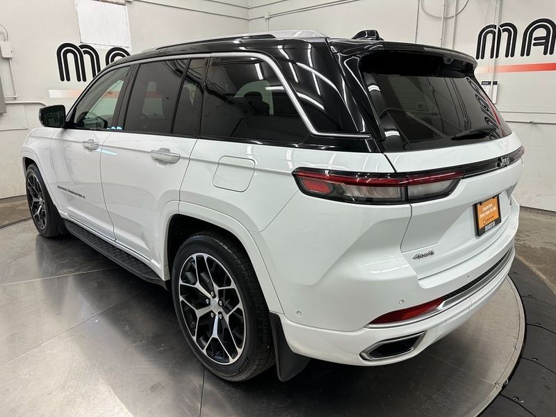 2022 Jeep Grand Cherokee SUMMIT RESERVEImage 14