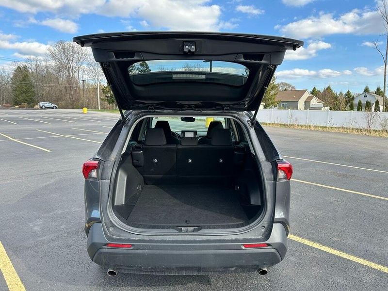 2021 Toyota RAV4 LEImage 15