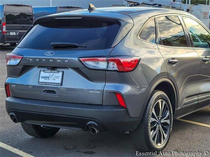2022 Ford Escape SE photo 2