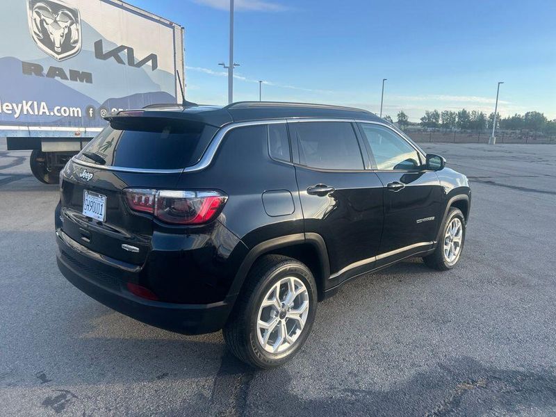 Used 2025 Jeep Compass LatitudeImage 3