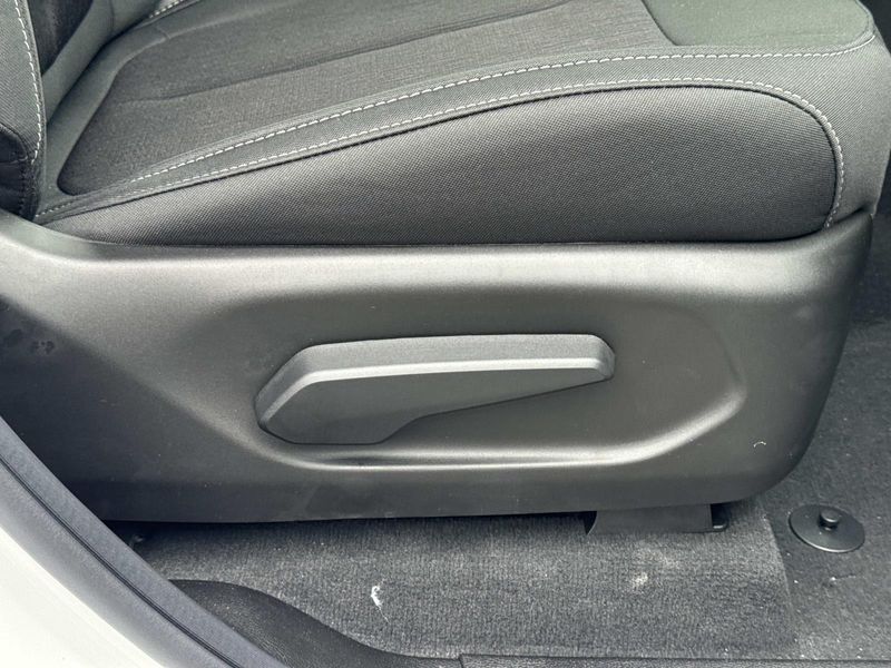 New 2026 Jeep Grand Cherokee Laredo 4x2