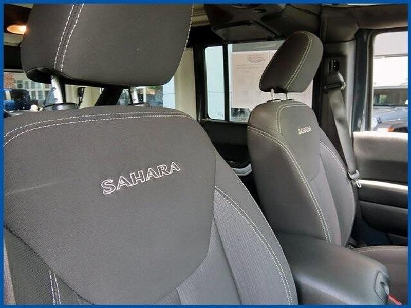 2017 Jeep Wrangler Unlimited SaharaImage 9