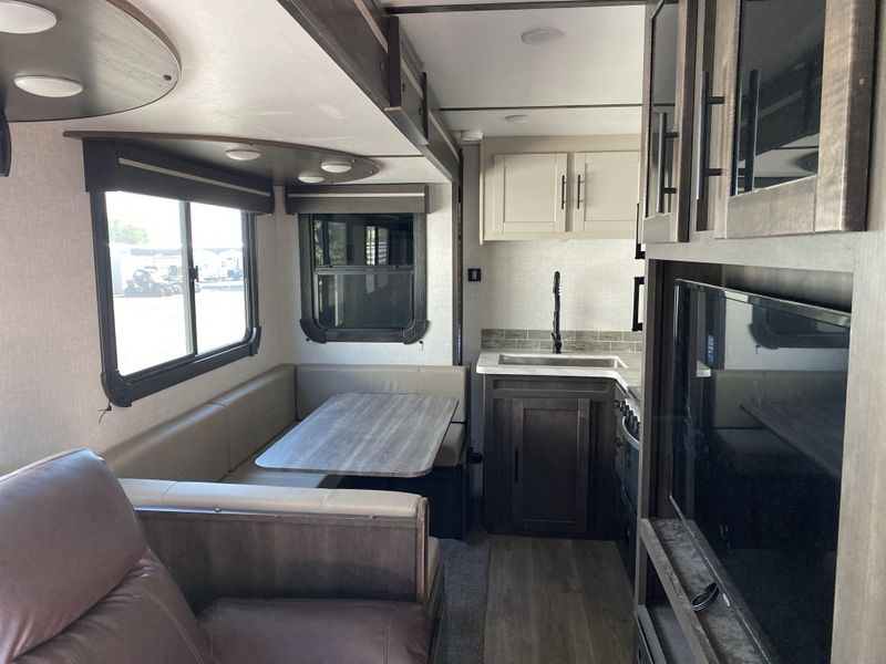 Used 2021 CROSSROADS RV CRUISER AIRE 27RBS Image 6