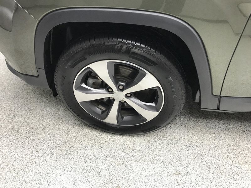 2019 Jeep Cherokee LimitedImage 2