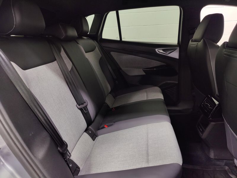 Used 2023 Volkswagen ID.4 Pro Long Range 82kWImage 15