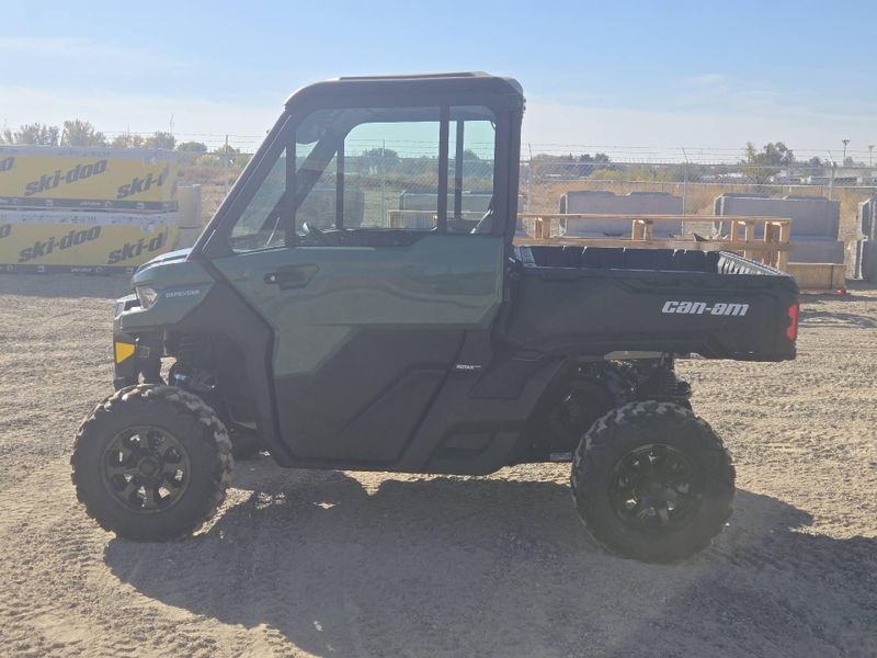 New 2026 Can-Am DEF DPS CAB HD9 Image 2