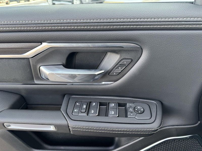 2025 RAM 1500 LaramieImage 16
