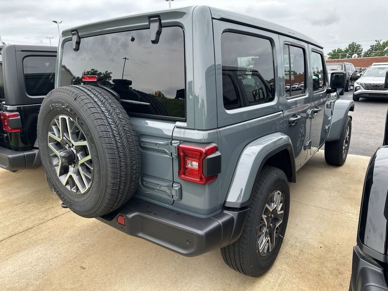 2024 Jeep Wrangler 4-door SaharaImage 9