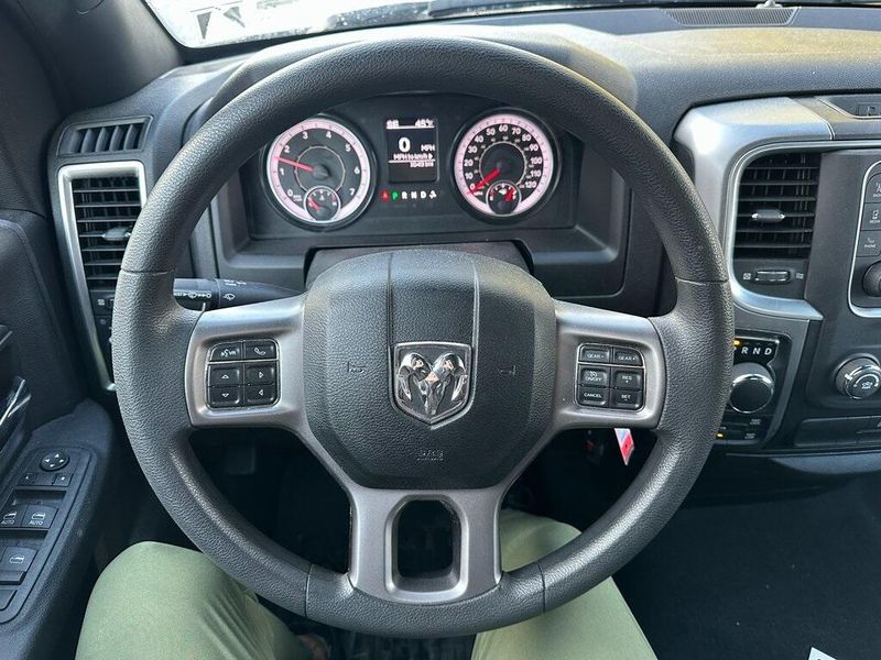 2022 Ram 1500 Classic Warlock photo 2