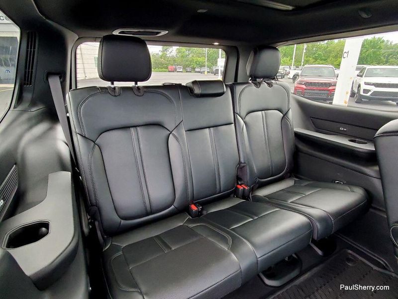 2024 Jeep Wagoneer Series II CarbideImage 36