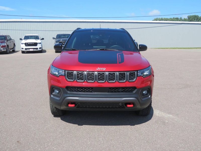 Used 2025 Jeep Compass Trailhawk 4x4 4dr SUVImage 3
