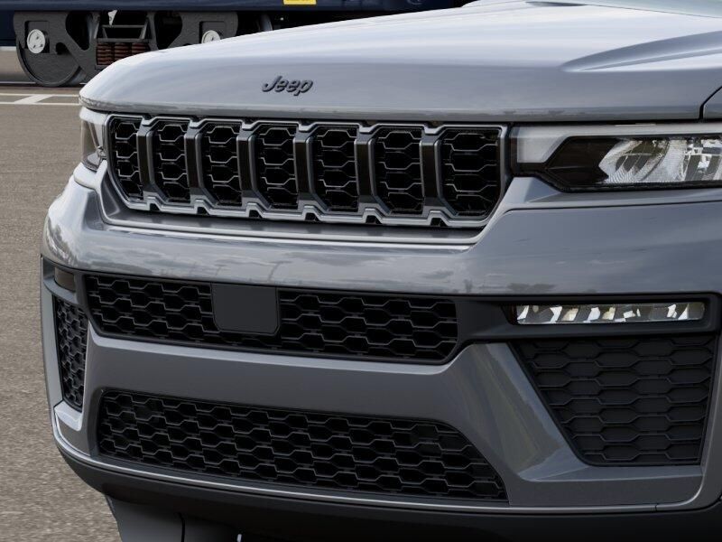 New 2027 Jeep Grand Cherokee L Limited 4x2Image 7