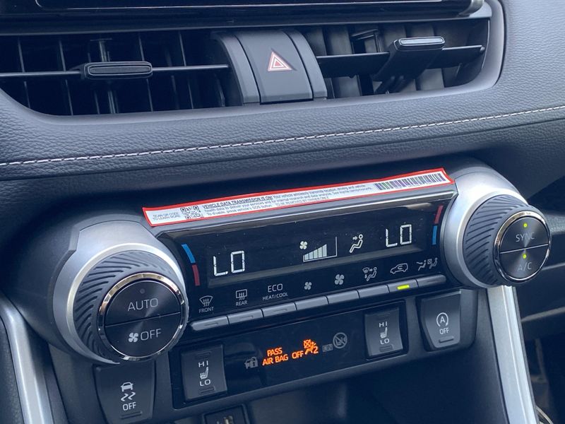 2025 Toyota RAV4 XLEImage 17