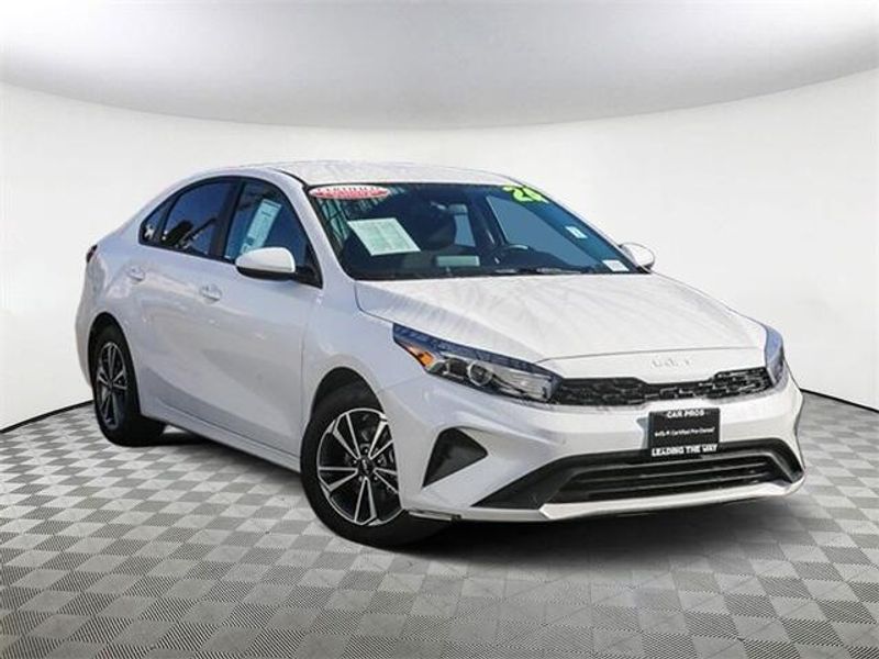 2024 Kia Forte LXSImage 2