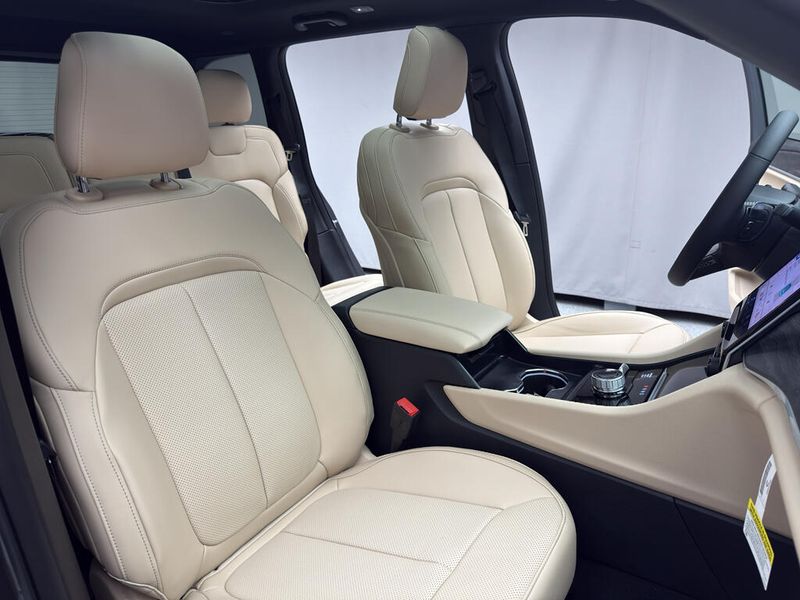 New 2025 Jeep Grand Cherokee Limited 4x4Image 16