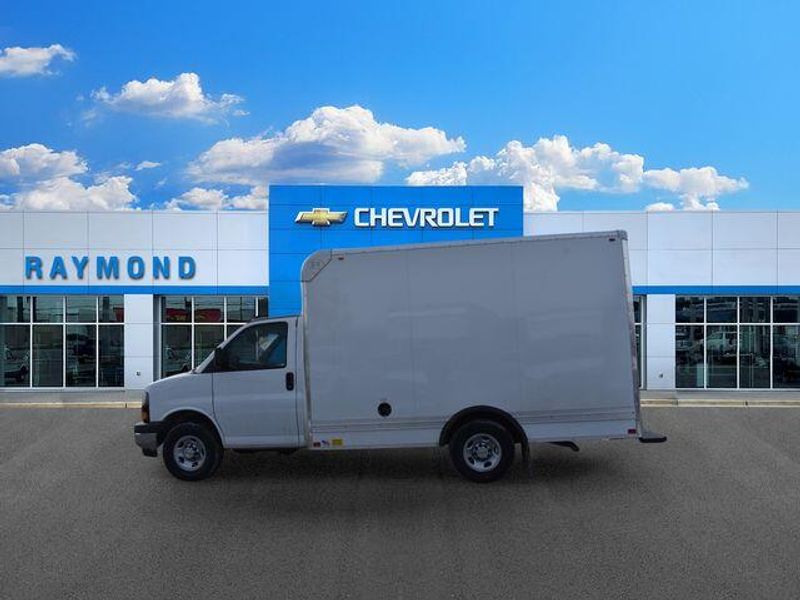 New 2025 Chevrolet Express 3500 Work VanImage 7