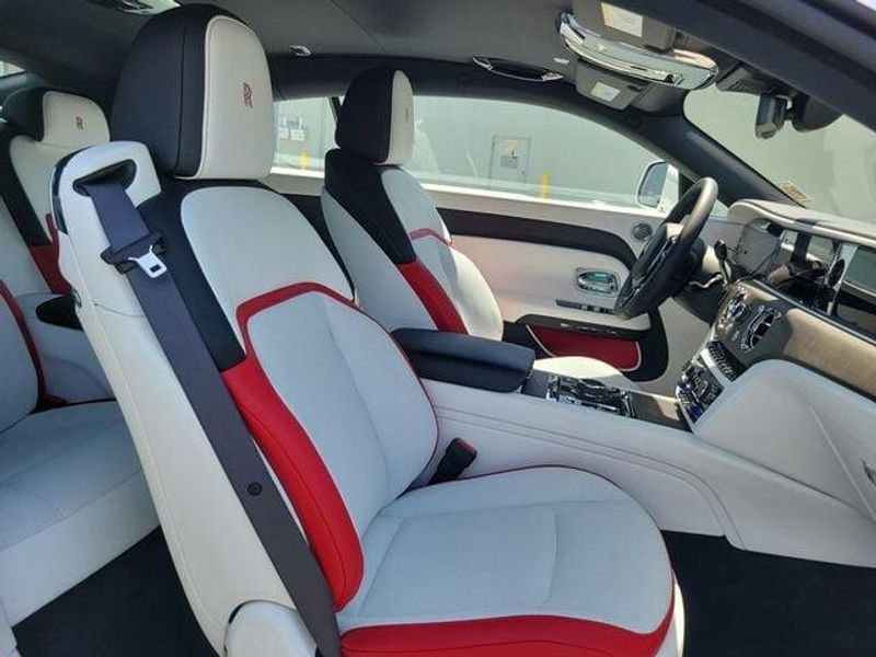 2025 Rolls Royce Spectre photo 9