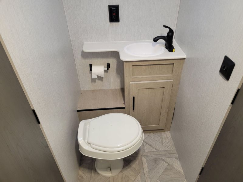 Used 2023 FOREST RIVER EVO 176 QB Image 15