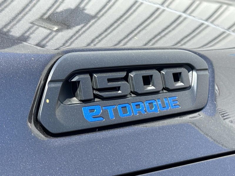 New 2026 RAM 1500 Big Horn Crew Cab 4x2 5'7' Box