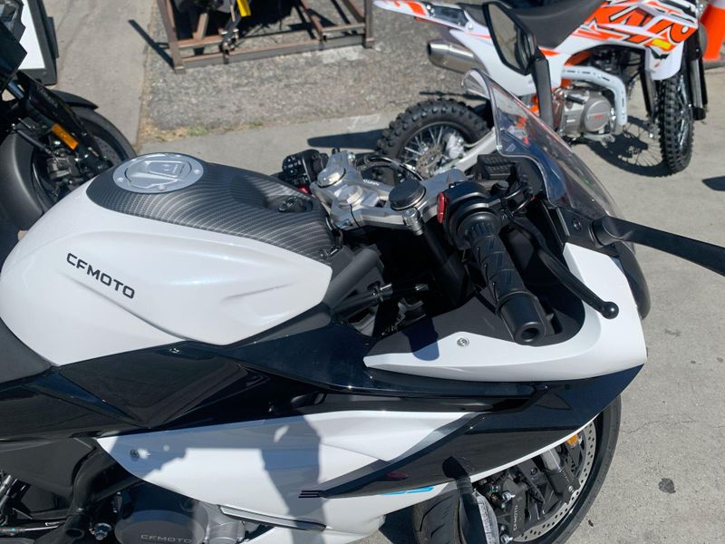 New 2025 CFMOTO 300SS Image 14