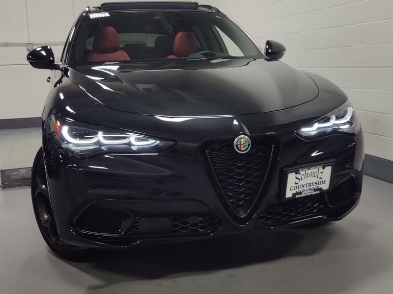 2024 Alfa Romeo Stelvio Veloce Premium AWD w/Activ AsstImage 2