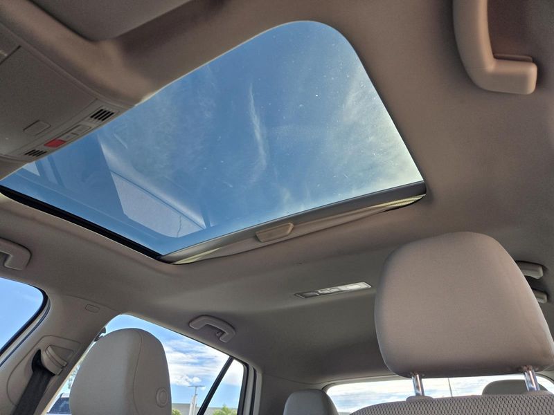 Used 2016 Volkswagen Golf 4dr HB Auto TSI S w/Sunroof
