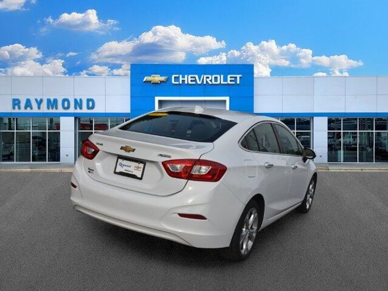 Used 2017 Chevrolet Cruze PremierImage 4