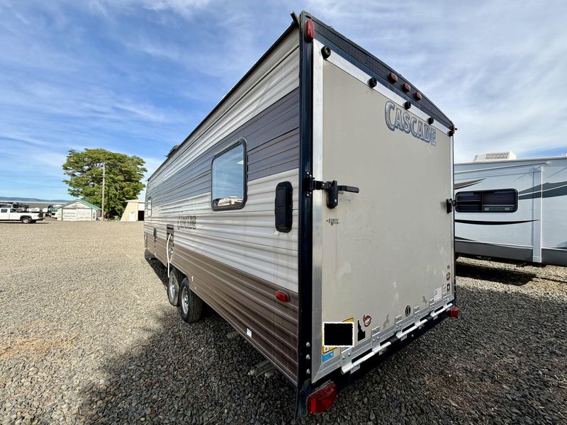 Used 2017 FOREST RIVER CASCADE 22RRC Image 3