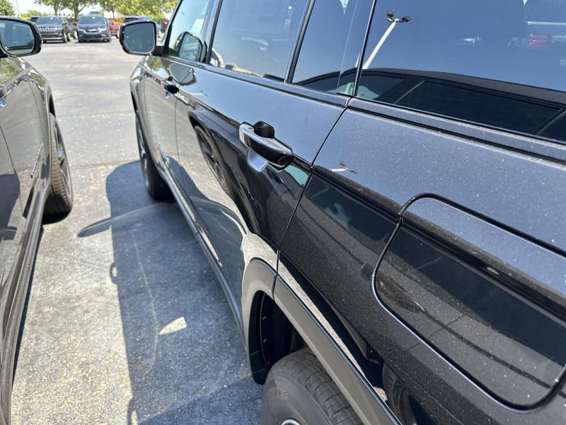 New 2025 Jeep Grand Cherokee L Limited 4x4Image 9