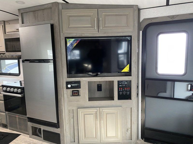 New 2025 ARCTIC FOX 32A Image 16