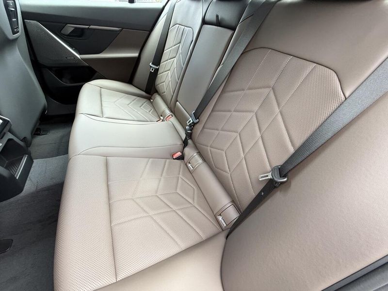2025 BMW i5 eDrive40Image 28