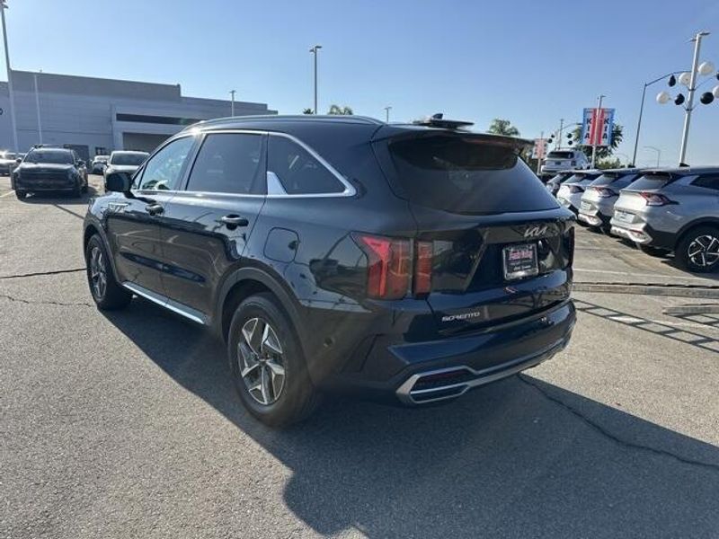 Used 2023 Kia Sorento Hybrid EXImage 3