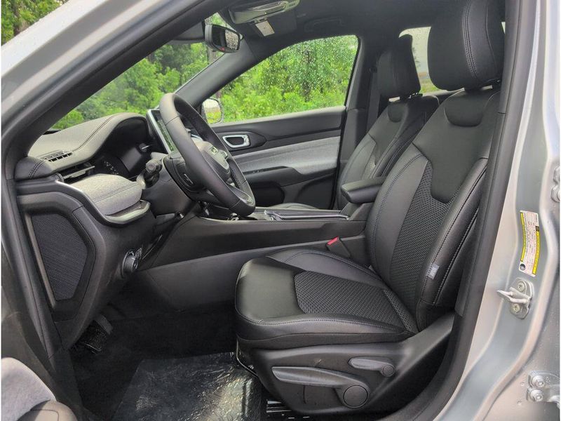 2025 Jeep Compass Latitude 4x4Image 10