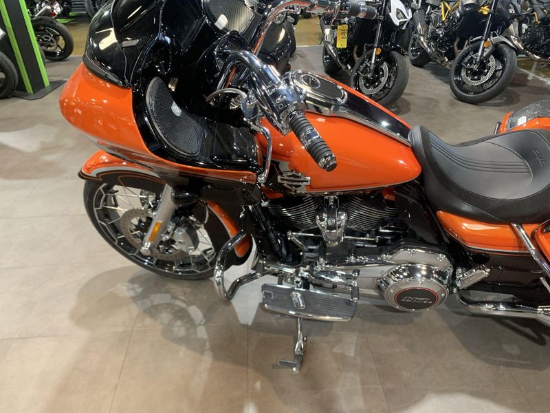 Used 2022 Harley-Davidson Road Glide CVO Road Glide Image 12