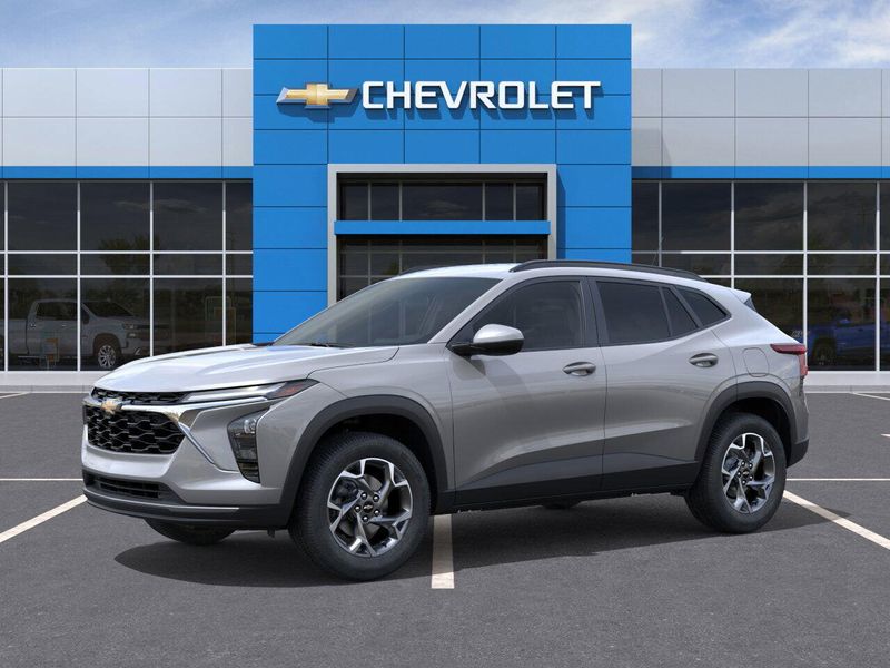 New 2025 Chevrolet Trax LTImage 2