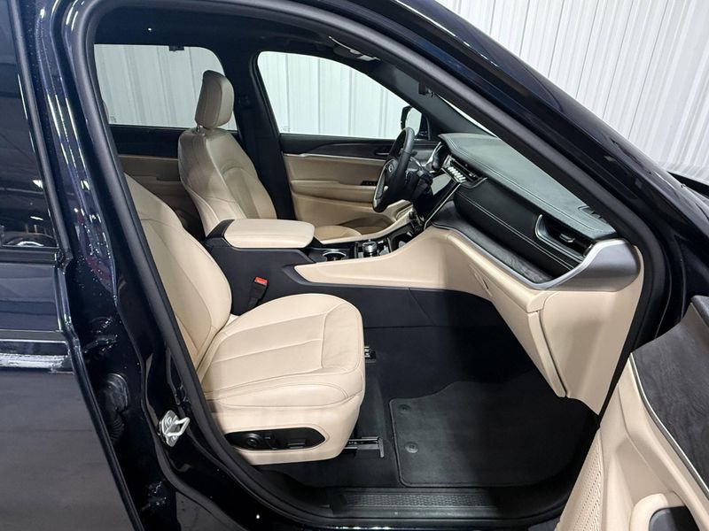 Used 2024 Jeep Grand Cherokee L LimitedImage 15