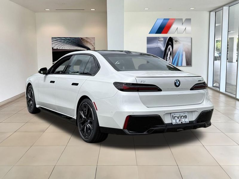 2025 BMW i7 eDrive50Image 8