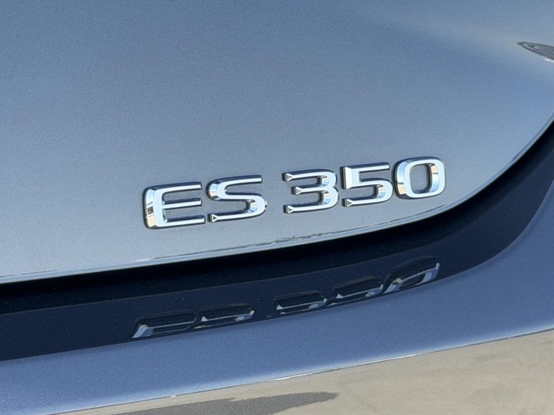 Used 2025 Lexus ES 350Image 11