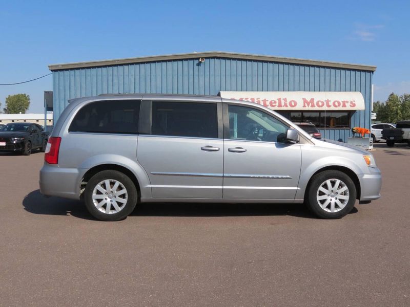 Used 2014 Chrysler Town & Country Touring 4dr Mini VanImage 1
