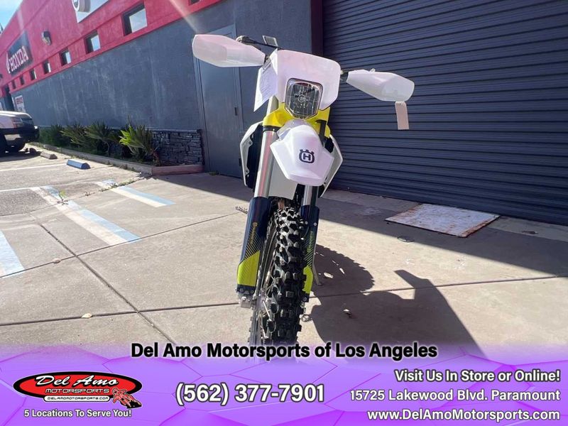 2024 HUSQVARNA FE 501W  in a WHITE exterior color. Del Amo Motorsports of Los Angeles (562) 262-9181 delamomotorsports.com 