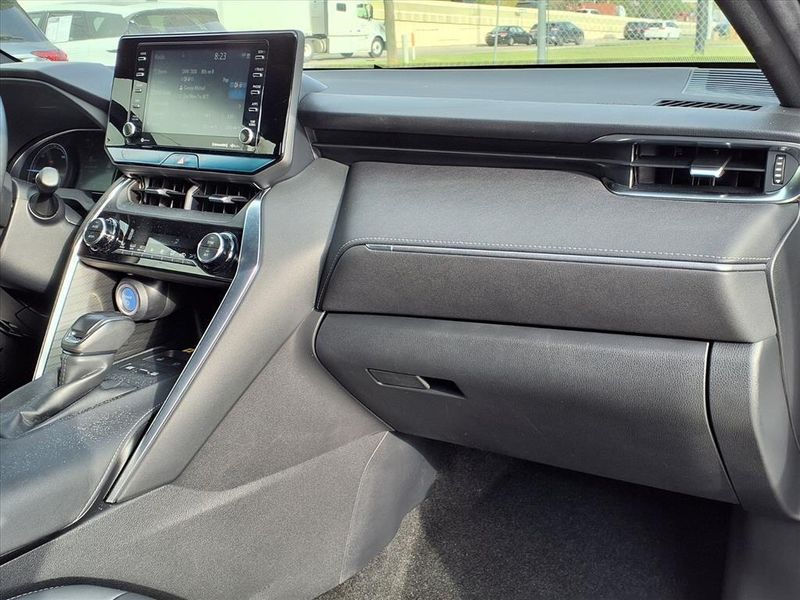 Used 2022 Toyota Venza XLEImage 12
