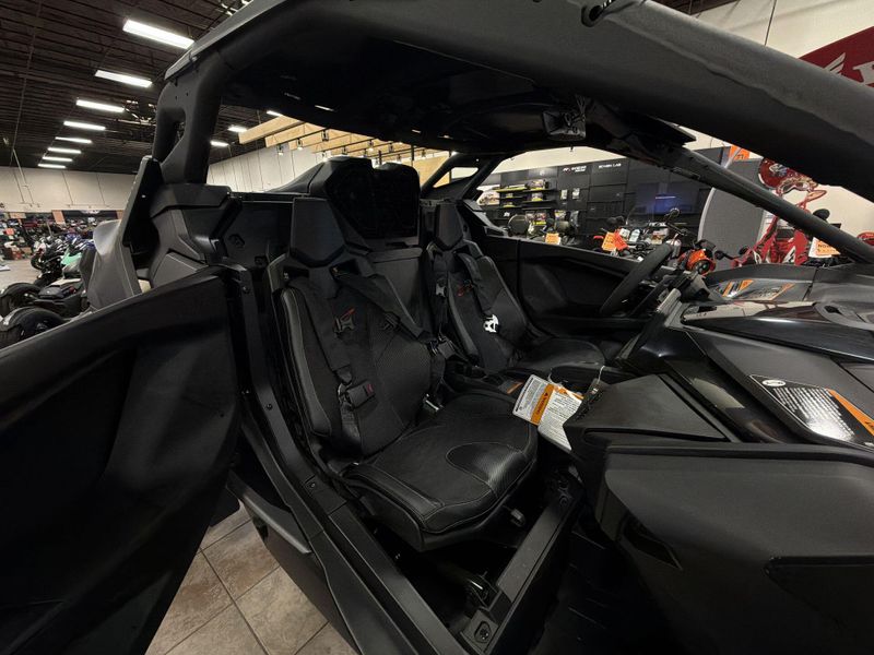 New 2026 Can-Am MAVERICK R X RS WITH SMART-SHOX 999T DCT Image 25