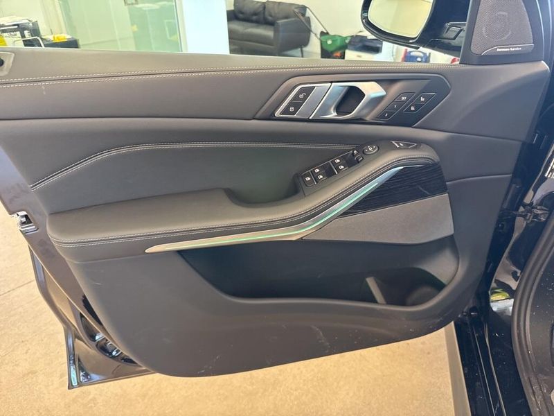 2025 BMW X5 xDrive40i M PACKAGE