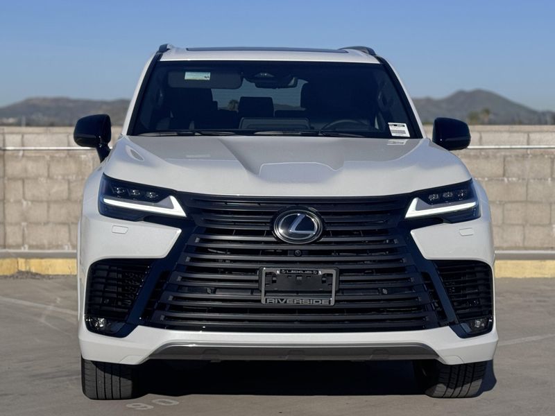 2025 Lexus LX 600 LuxuryImage 6
