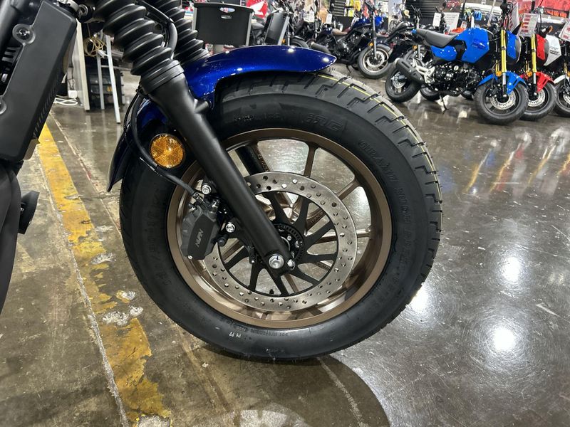 2025 Honda REBEL 500 ABS SE  in a PEARL BLUE exterior color. Del Amo Motorsports of Redondo Beach (424) 390-7811 delamomotorsports.com 