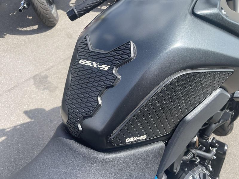 Used 2024 Suzuki GSX-8S CA Image 16