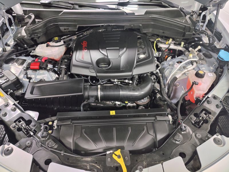 Used 2024 Alfa Romeo Stelvio Sprint AWD w/Sunroof/Nav/Wheel PkgImage 33