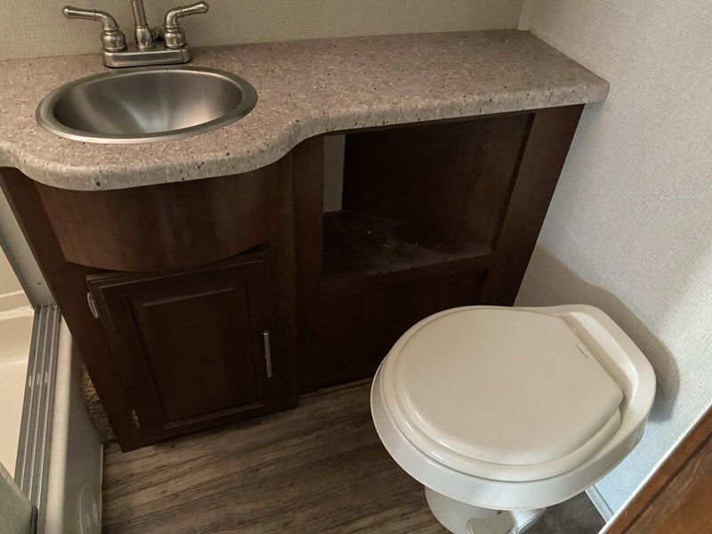 Used 2018 FOREST RIVER FR3 29DS Image 21